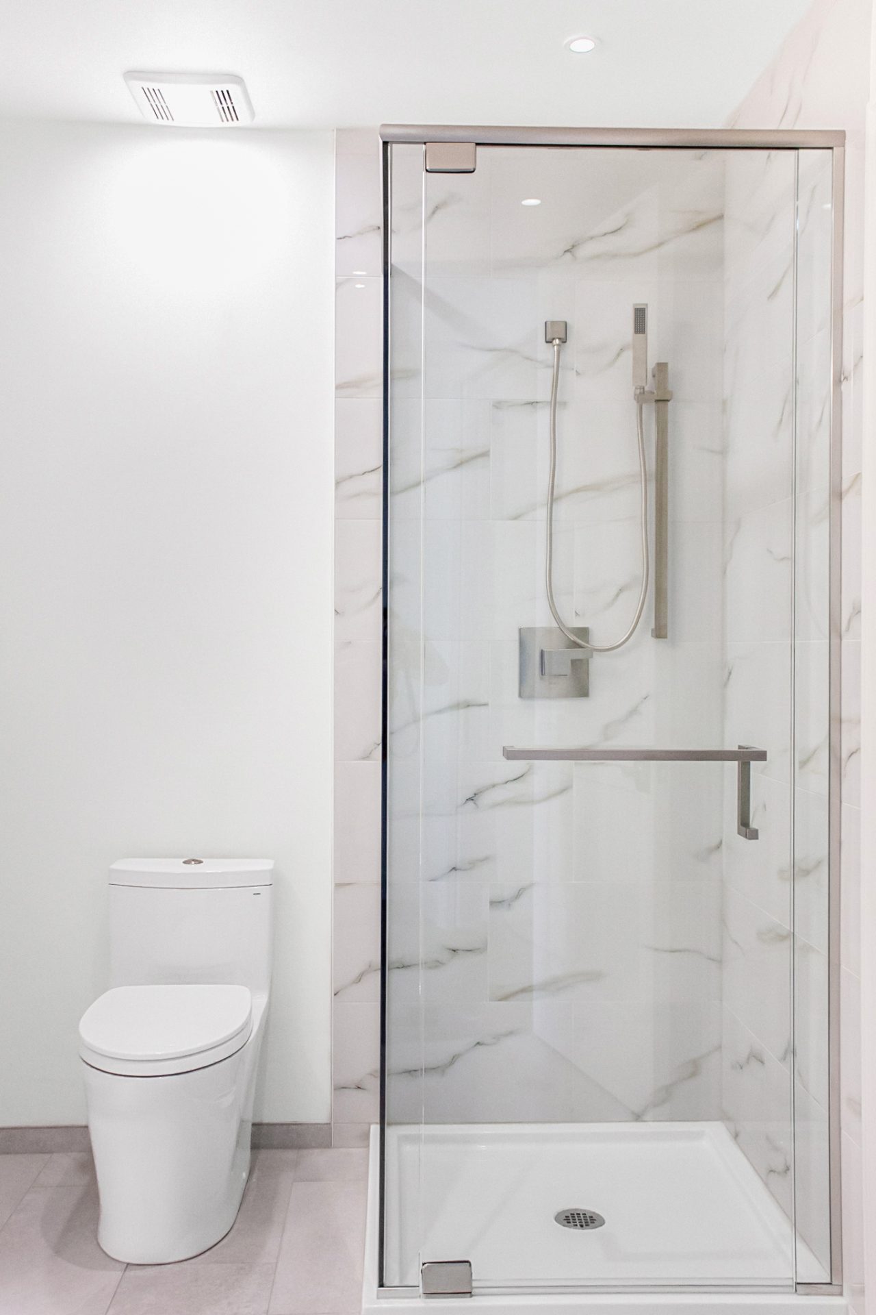 Shower / Tub surround